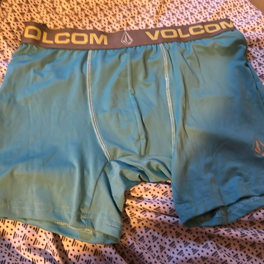 New Volcom size small boxers